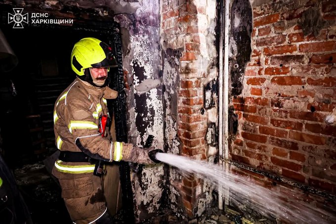 У Харкові під час нічної пожежі врятували 15 мешканців багатоповерхівки